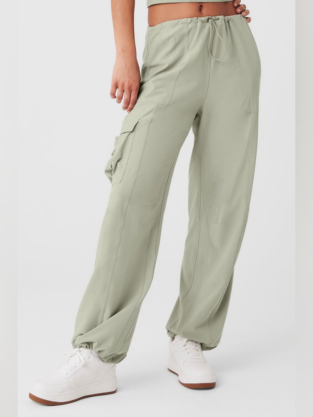 Alo Yoga Low Rise Megastar Cargo Pant in Limestone sz SMALL